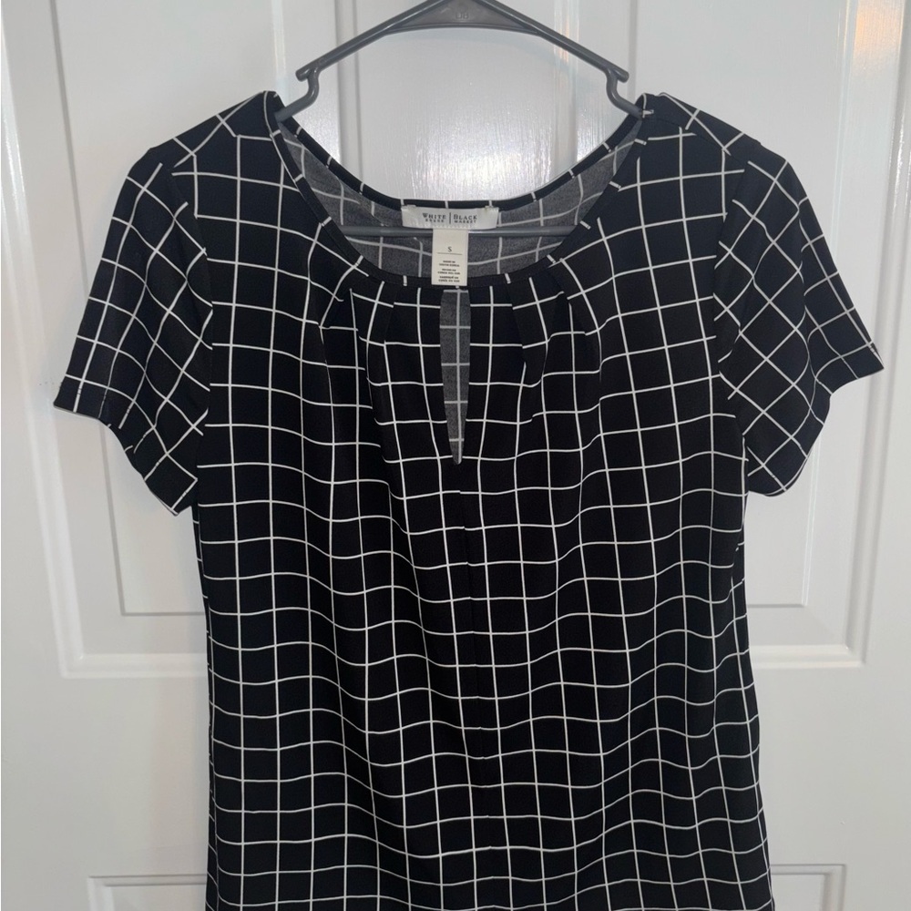 White House Black Market Black Grid Print Blouse Size (S) Short Sleeve Stretch